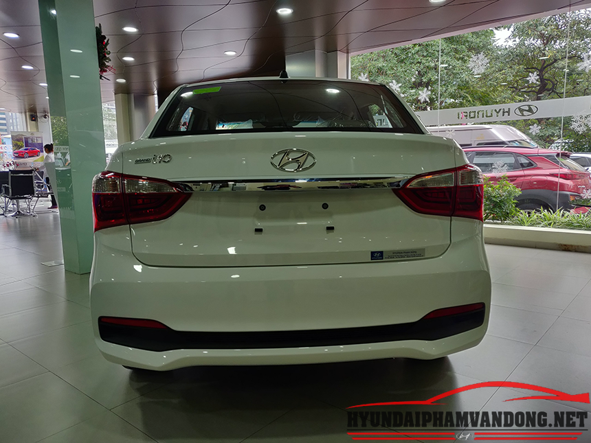phần đuôi xe i10 sedan